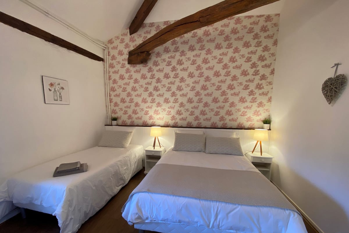 Twin Room (Rose)