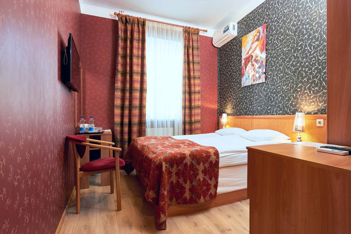 Standard Double Room | Iron/ironing board, free WiFi, bed sheets