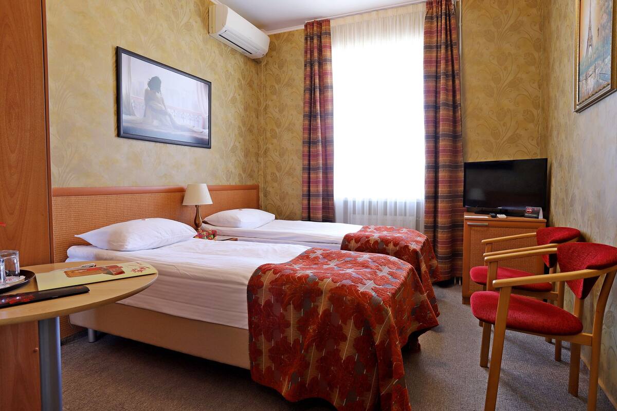 Standard Twin Room | Iron/ironing board, free WiFi, bed sheets