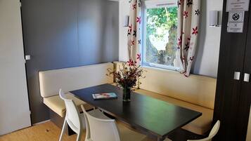 Mobil Karavan Klasik, 3 kamar tidur | Area keluarga | Meja tenis meja