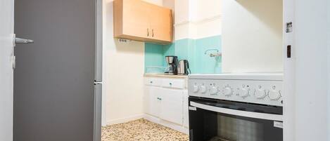 Acropolis View Paradise Apartment | Privat køkken | Køleskab, kaffe-/temaskine, elkedel, brødrister