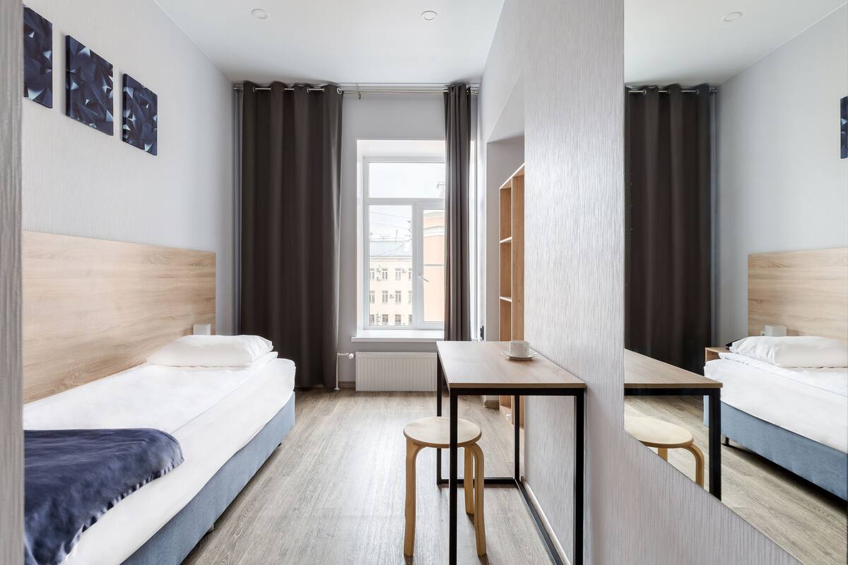 Standard Single Room, Private Bathroom | Desk, blackout drapes, soundproofing, free cribs/infant beds