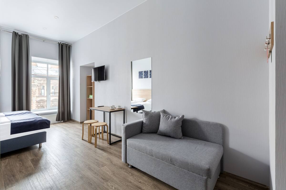 Standard Triple Room, Private Bathroom | Desk, blackout drapes, soundproofing, free cribs/infant beds