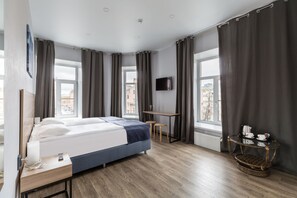 Superior Double Room, Corner | Desk, blackout drapes, soundproofing, free cribs/infant beds