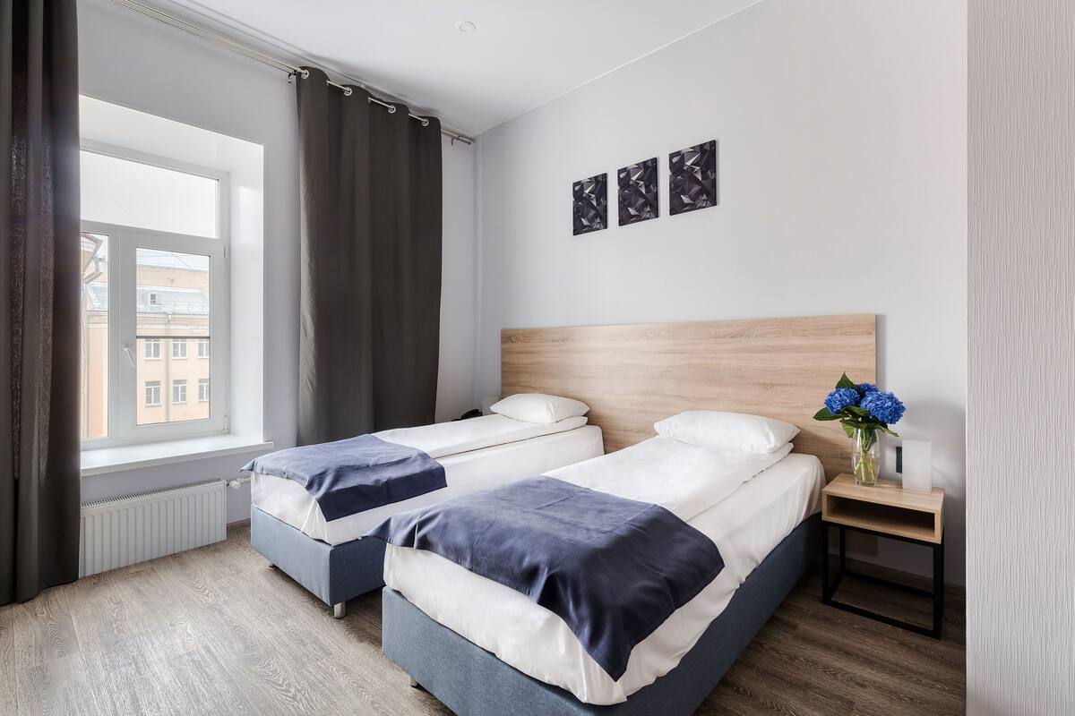 Standard Twin Room, Private Bathroom | Desk, blackout drapes, soundproofing, free cribs/infant beds