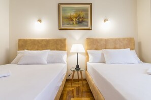 Apartment (Victoria Queens Paradise near Metro)