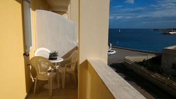 Habitación doble, vista al mar | Balcón