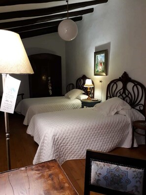 Bureau, Wi-Fi gratuit, draps fournis