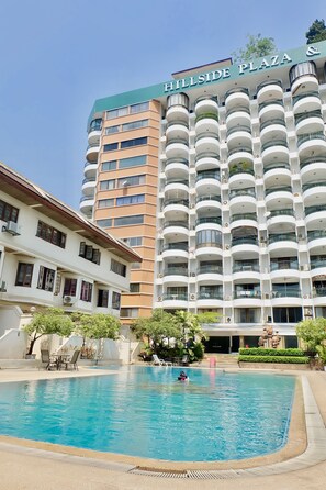 Outdoor pool - Cozy Stay @ Hillside 4 Condo (Chiang Mai)