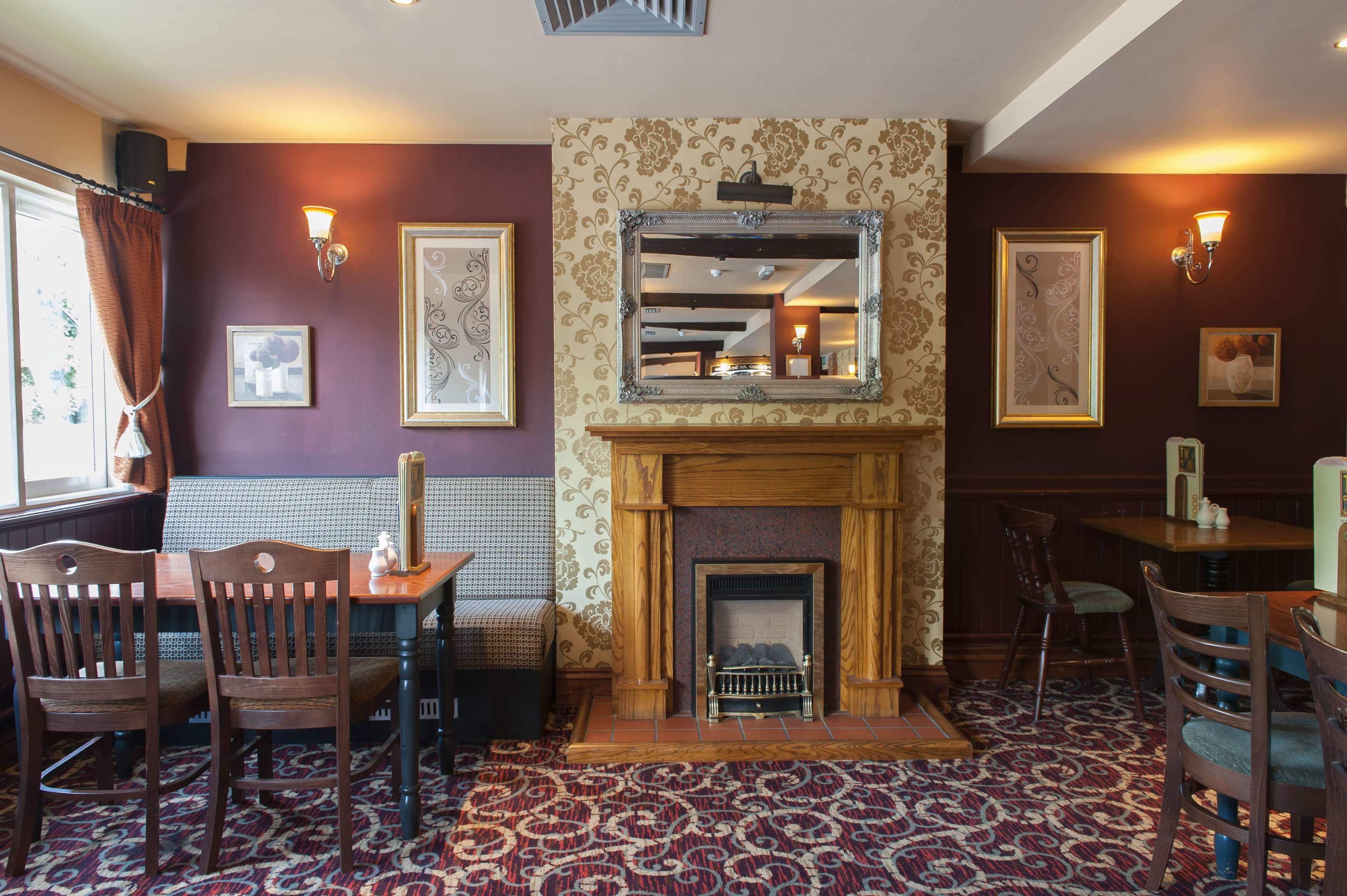 breakfast, lunch and dinner served