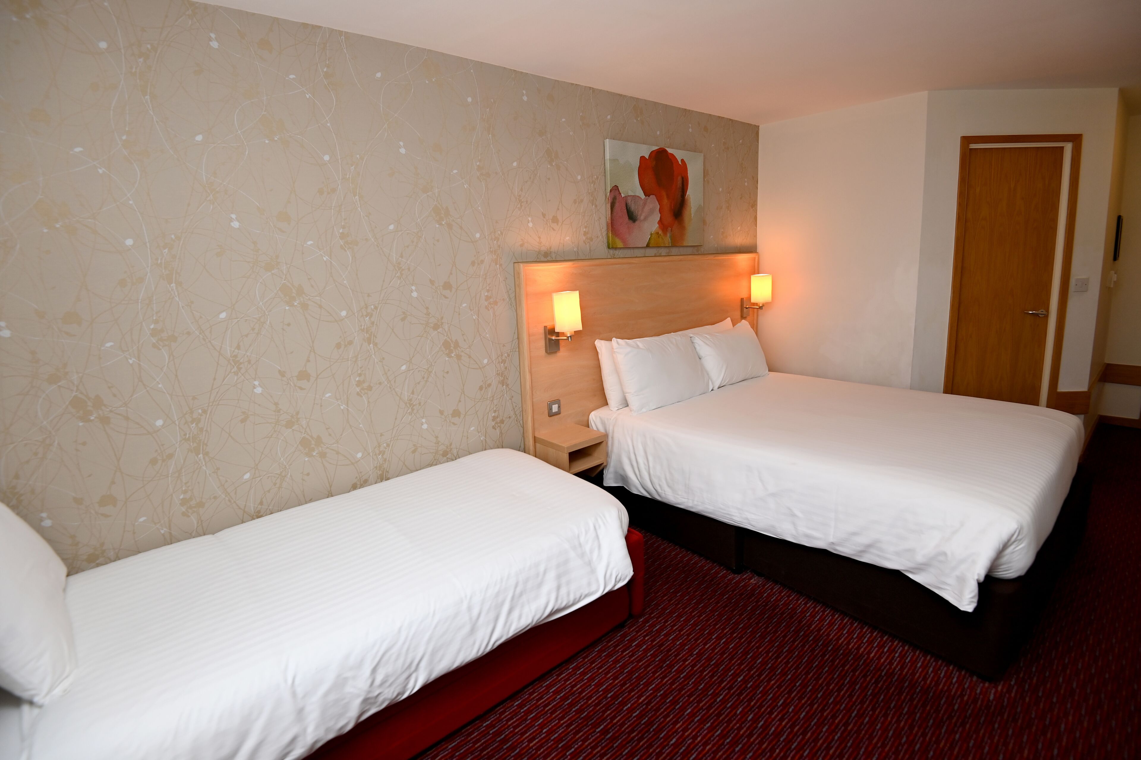 family room | desk, iron/ironing board, free cots/infant beds, free wifi