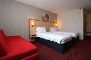 Double or Twin Room | Desk, iron/ironing board, free cribs/infant beds, free WiFi - Meadow Farm, Redditch by Marstons Inns (Redditch)