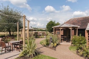 Breakfast, lunch and dinner served - Meadow Farm, Redditch by Marstons Inns (Redditch)