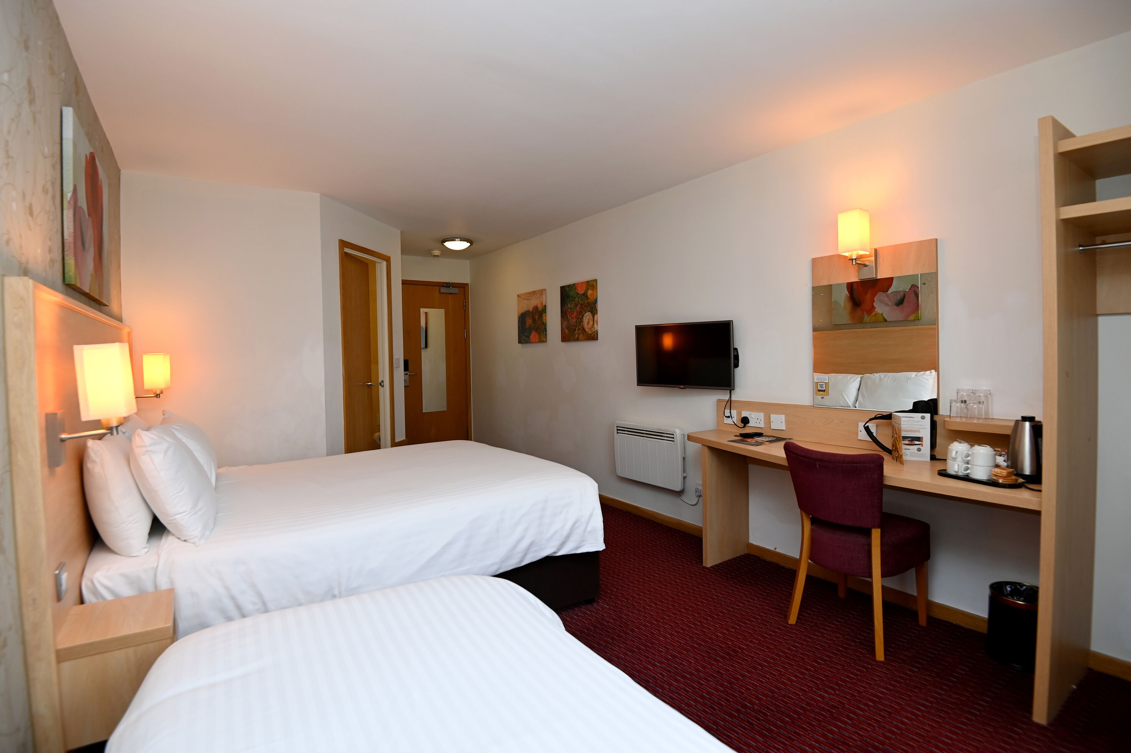 family room | desk, iron/ironing board, free cots/infant beds, free wifi