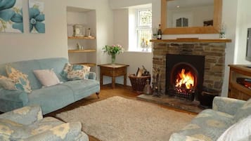 Family Cottage, 3 Bedrooms | 3 bedrooms, desk, iron/ironing board, free WiFi