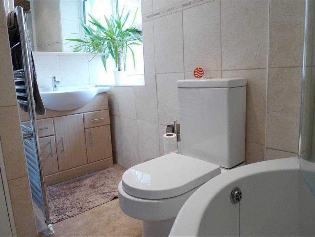 A bathroom with a toilet, sink, and bathtub.