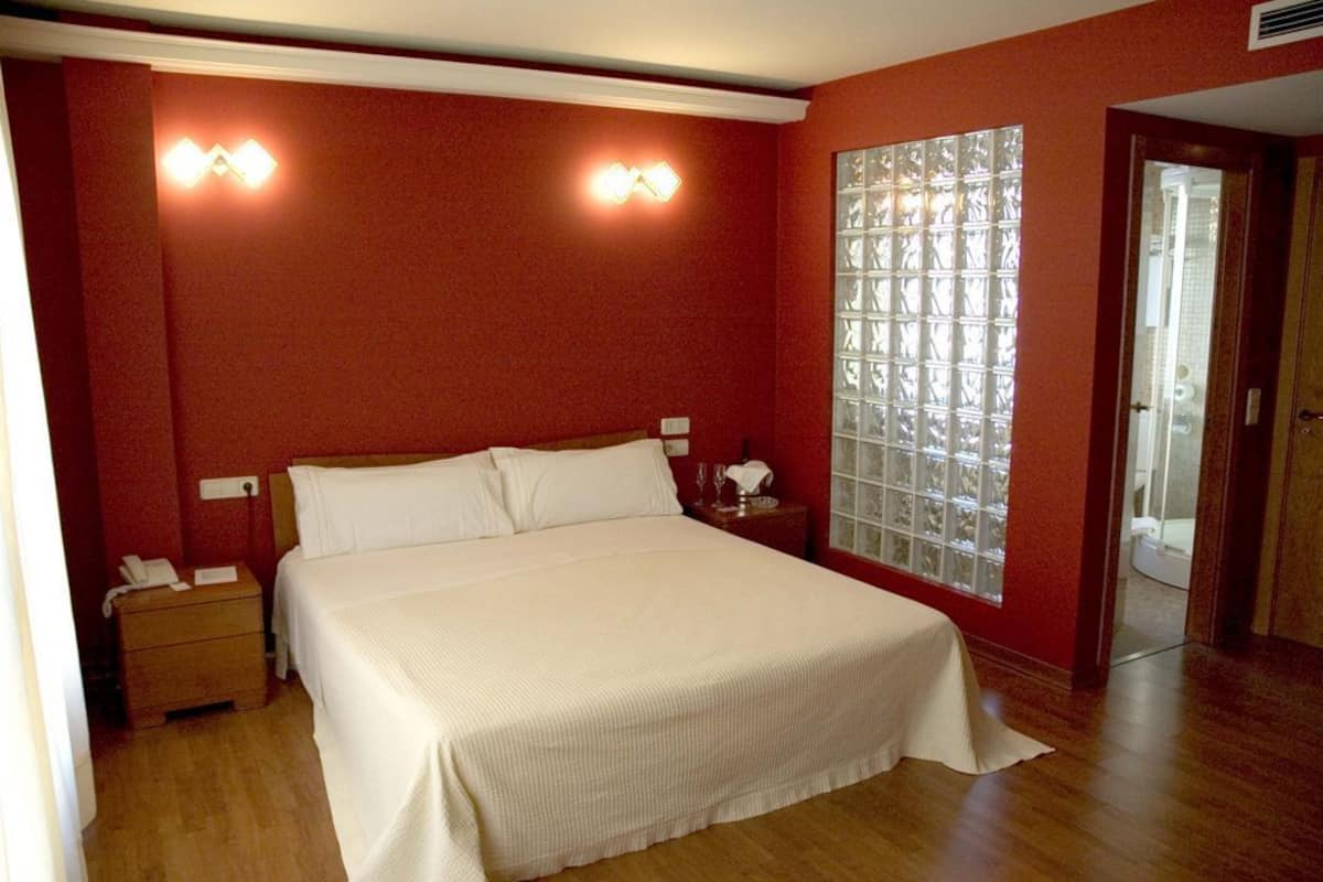 Superior Double Room, 1 Queen Bed | Free WiFi, bed sheets