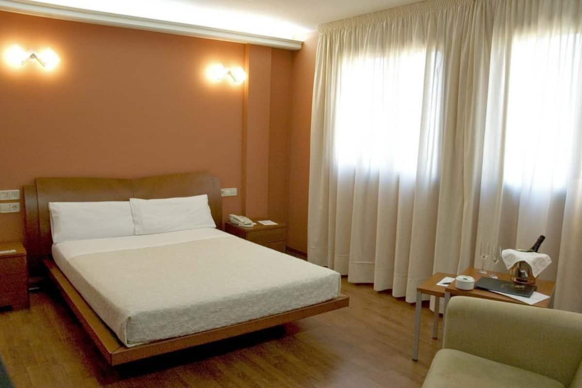 Deluxe Double Room, Sea View | Free WiFi, bed sheets