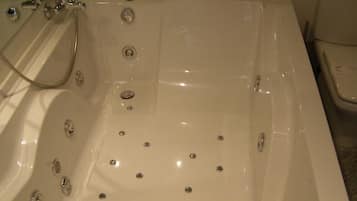 Deluxe Double Room, Sea View | Deep soaking bathtub