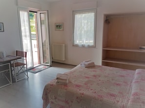 Rideaux occultants, Wi-Fi gratuit, draps fournis