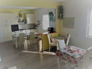 Fridge, microwave, coffee/tea maker - B&B Garden Belvedere (Nago-Torbole)