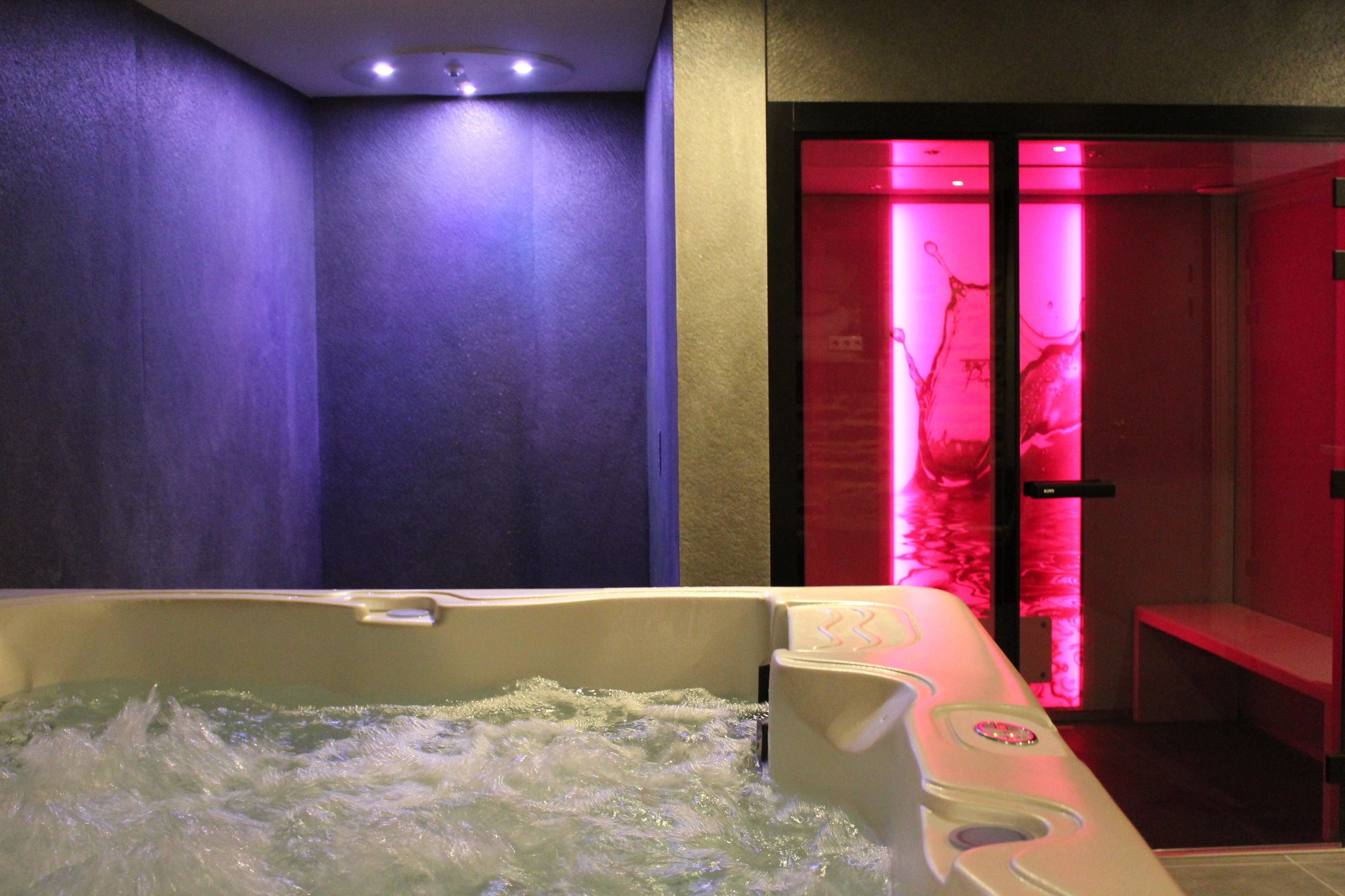 Sauna, hot tub, steam room, deep-tissue massages, Swedish massages