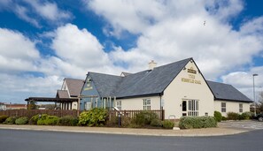 A building with a sign reading "The Sessile Oak". - Sessile Oak, Llanelli by Marston's Inns (Llanelli)