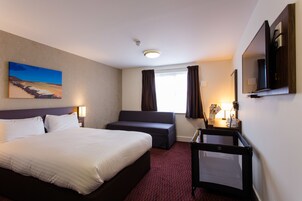 ファミリー ルーム | デスク、防音設備、アイロン / アイロン台、ベビーベッド (無料)