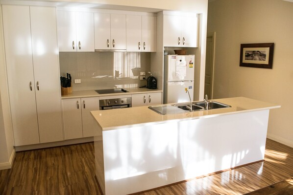 Standard House, 3 Bedrooms, Non Smoking | Private kitchen | Full-size fridge, microwave, oven, stovetop - Longreach at Port Elliot (Port Elliot)