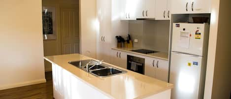 Standard House, 3 Bedrooms, Non Smoking | Private kitchen | Full-size fridge, microwave, oven, stovetop