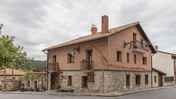 Mặt tiền nơi lưu trú