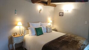 Habitación (If) | Decoración personalizada, muebles diferentes y escritorio 