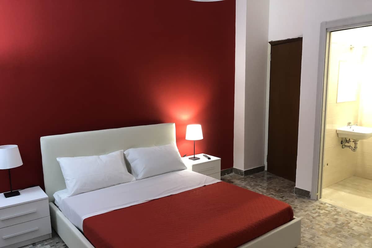 Minibar, desk, soundproofing, free WiFi