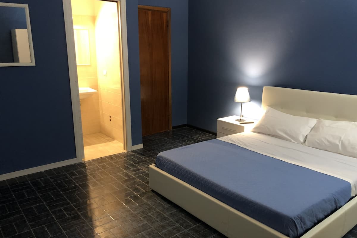 Minibar, desk, soundproofing, free WiFi
