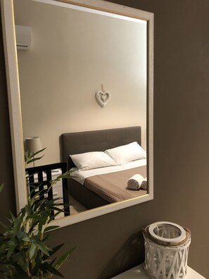 Classic Double Room | Minibar, desk, soundproofing, free WiFi - Etnea glamour house (Catania)