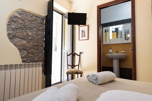 Appartement, salle de bains privée, vue cour intérieure | 1 chambre