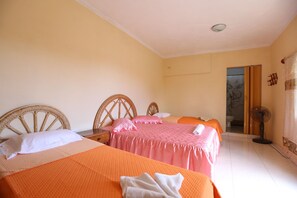 Doppel- oder Zweibettzimmer | 5 Schlafzimmer, Minibar, Bügeleisen/Bügelbrett, Bettwäsche