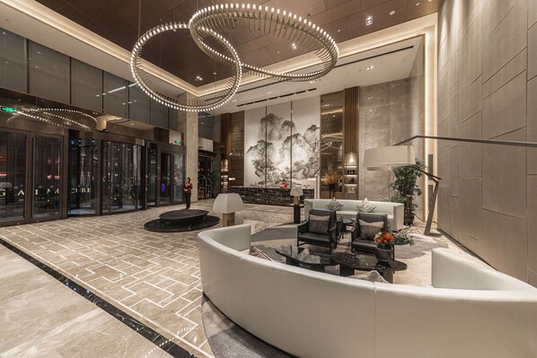 Coin salon dans le hall