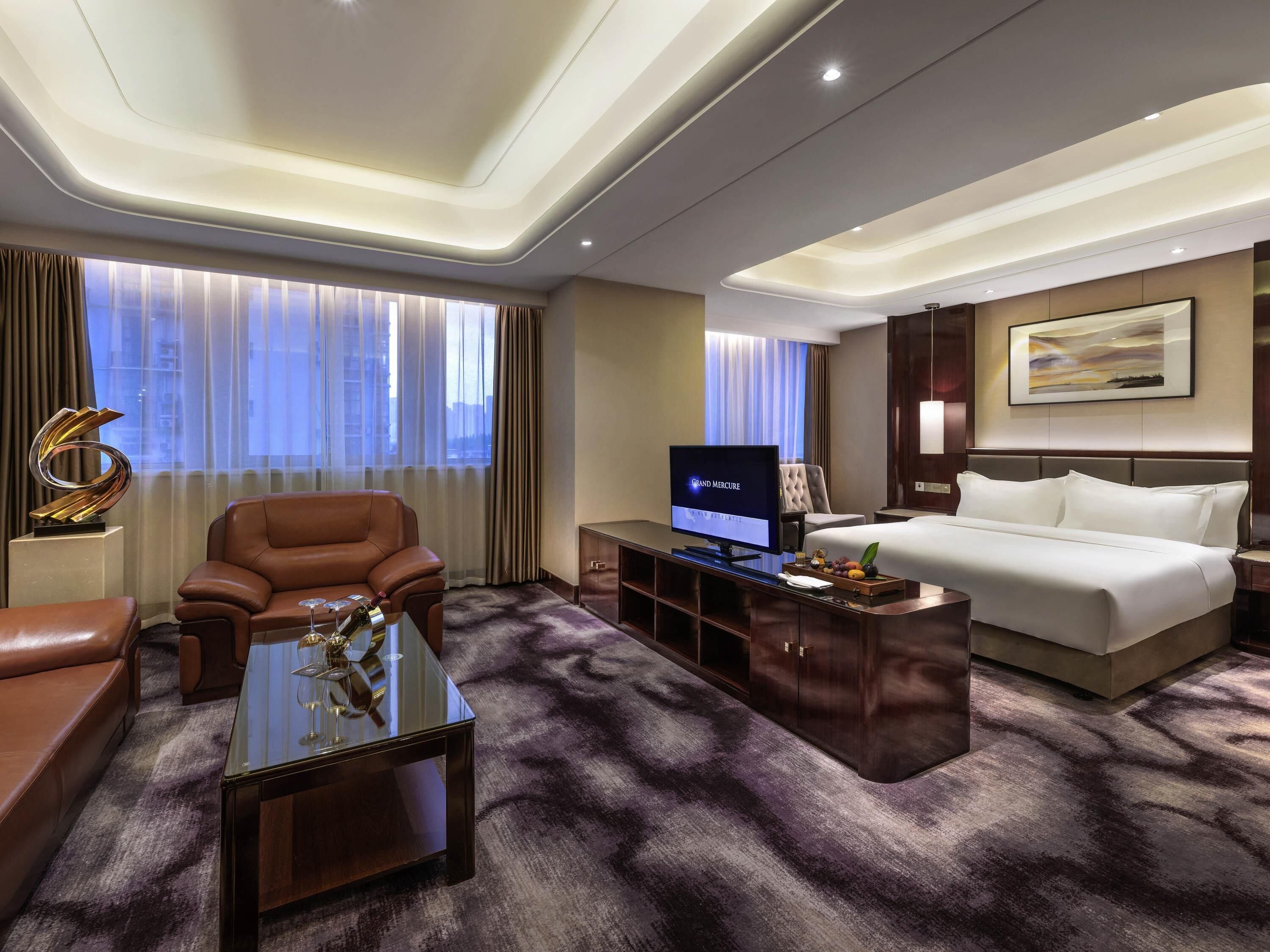 迷你吧、客房内保险箱、办公桌、熨斗/熨衣板