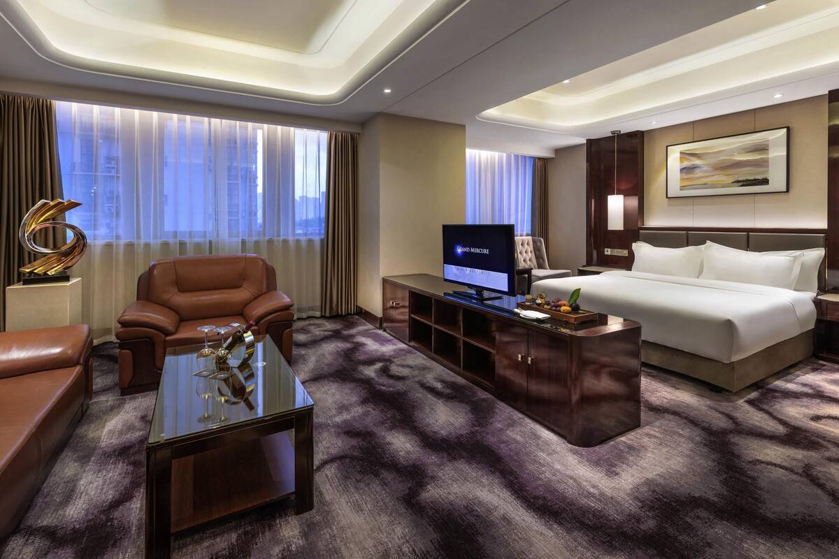 Minibar, Zimmersafe, Schreibtisch, Bügeleisen/Bügelbrett