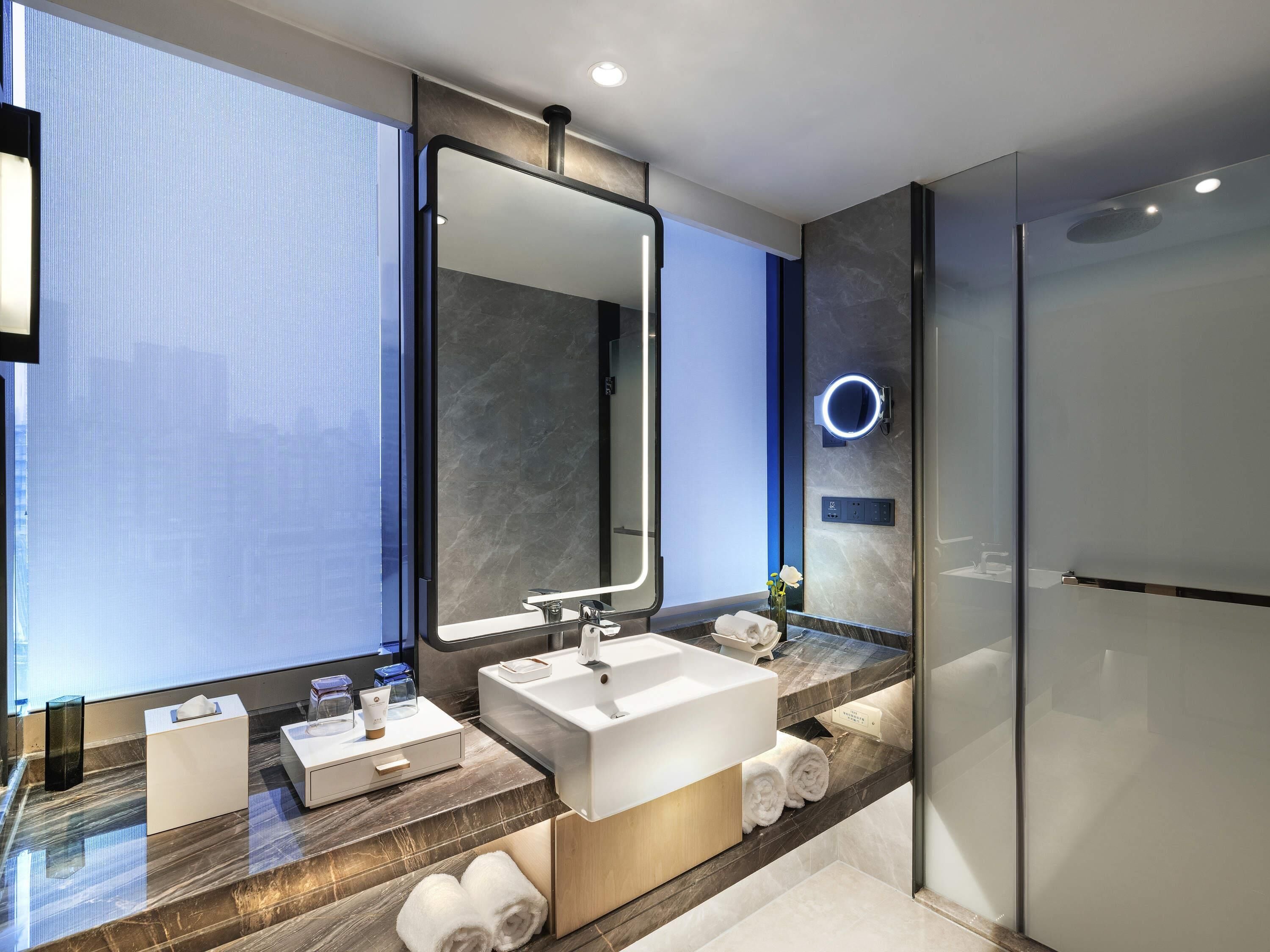 Deluxe Room, 1 King Bed