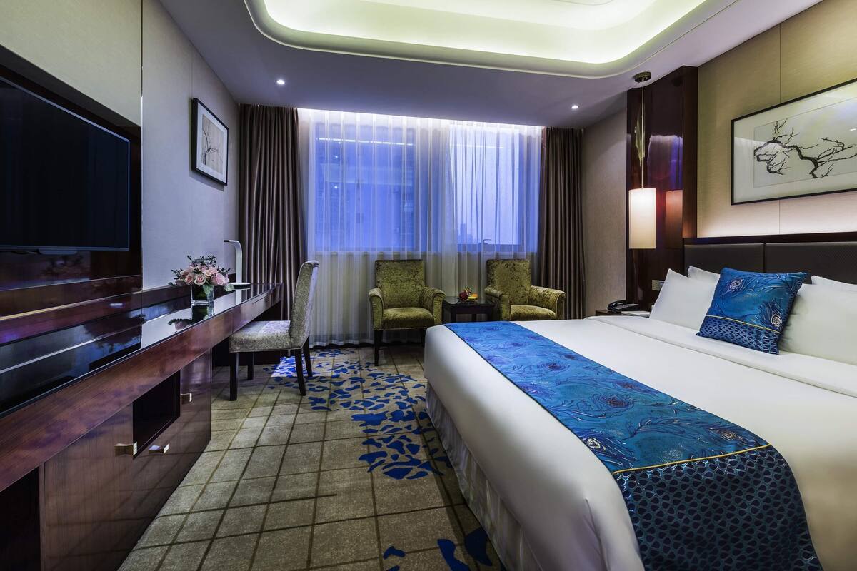 Superior kamer, 1 kingsize bed | Een minibar, een kluis op de kamer, een bureau