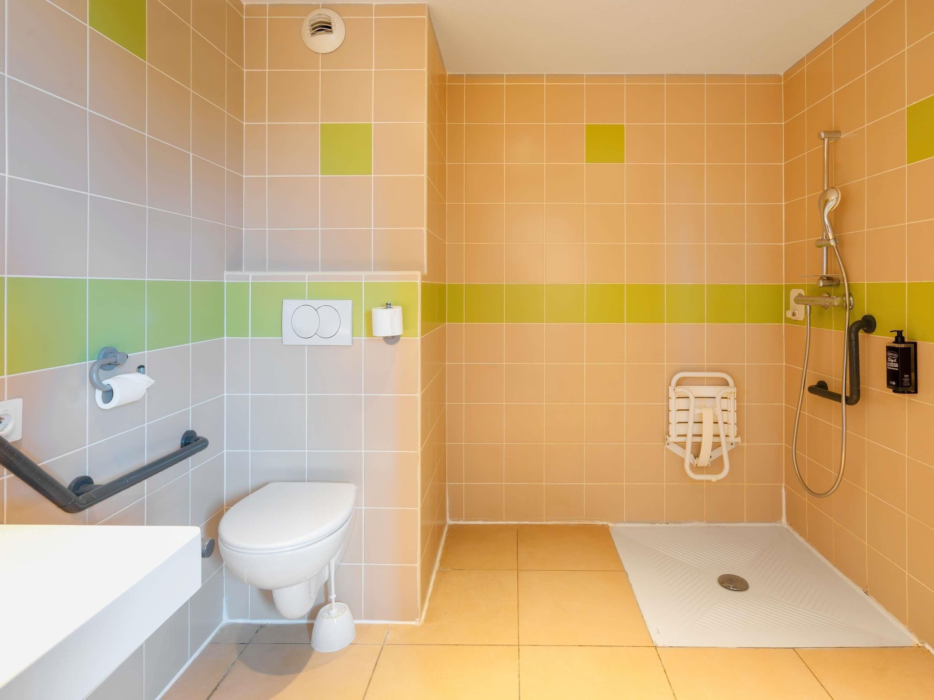 Triple Room, 3 Single Beds | Desk, blackout curtains, soundproofing, free WiFi