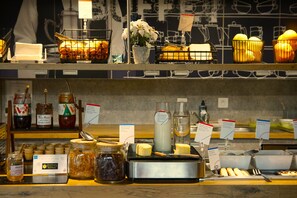 Petit déjeuner buffet servi tous les jours en supplément