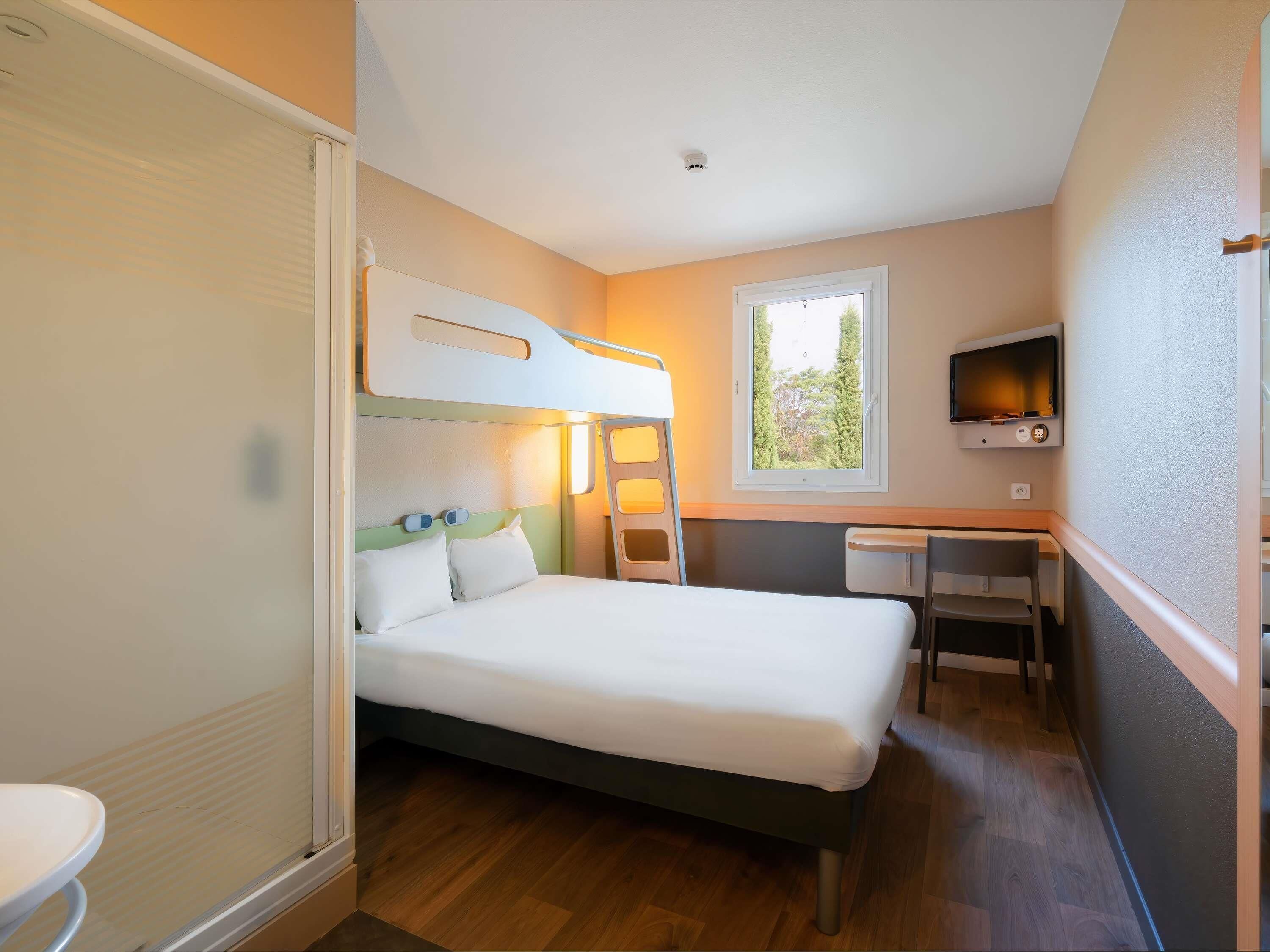 Triple Room, Multiple Beds | Desk, blackout curtains, soundproofing, free WiFi