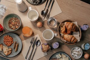 Daily buffet breakfast for a fee