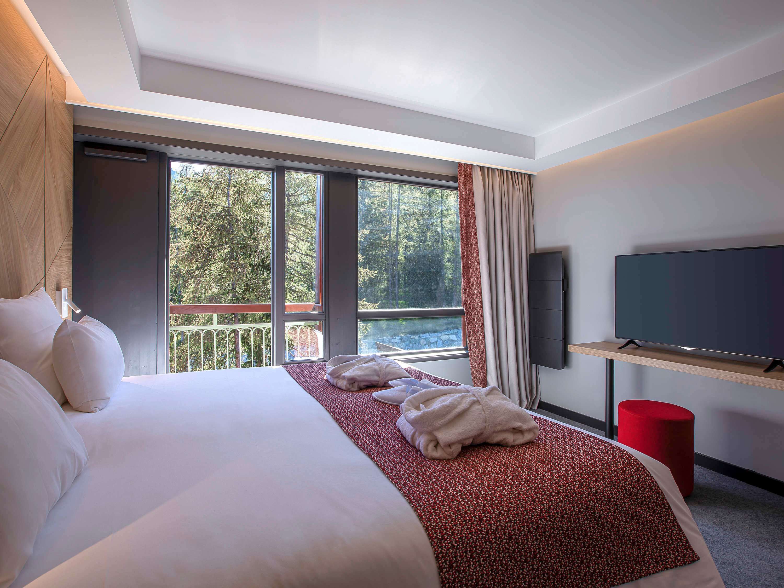 Roupas de cama premium, camas Select Comfort, cofres nos quartos