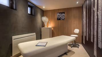 Couples treatment room(s), body treatments, aromatherapy