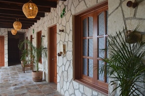 Una televisión de pantalla plana