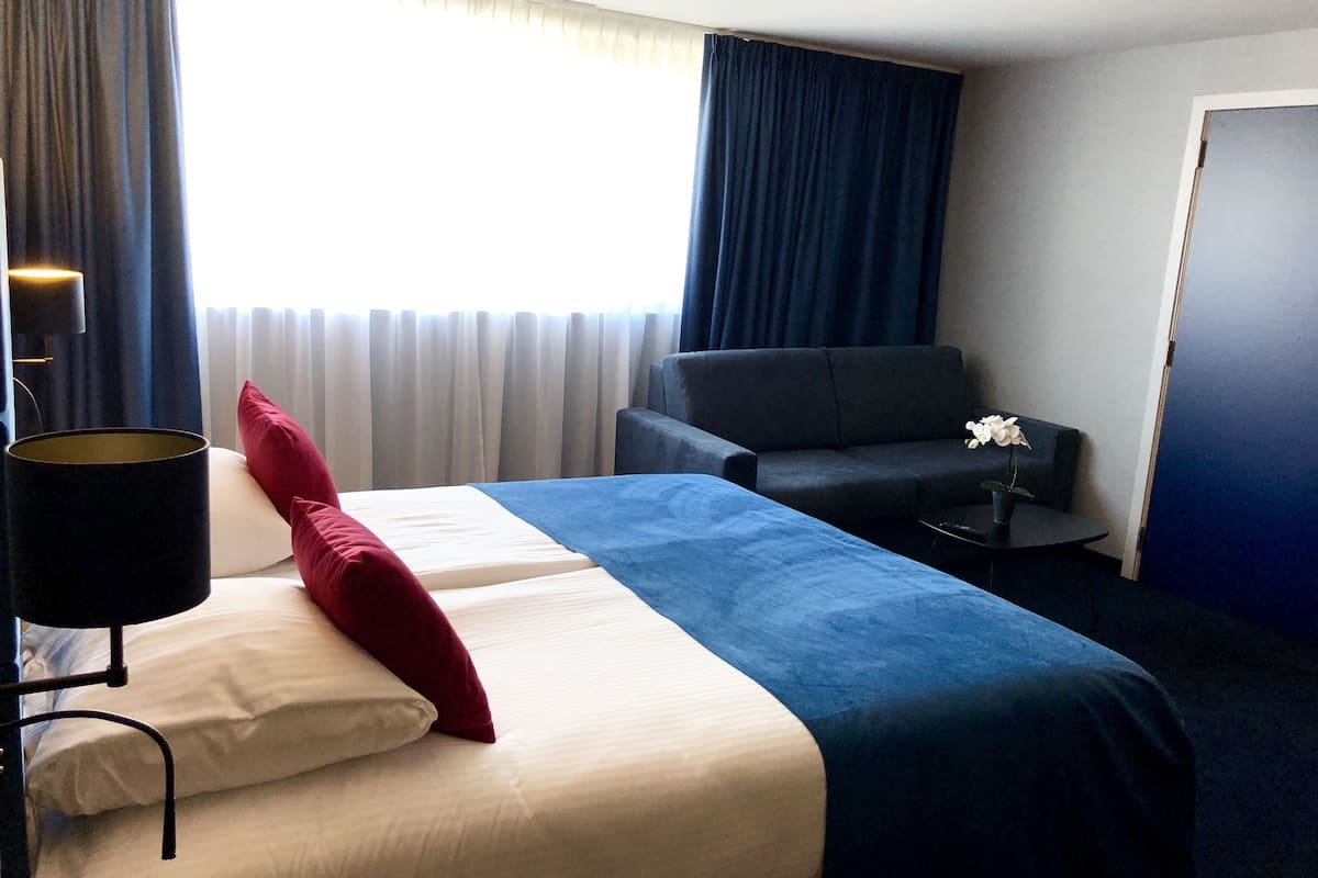 Executive Room, Private Bathroom | Minibar, blackout drapes, soundproofing, free WiFi